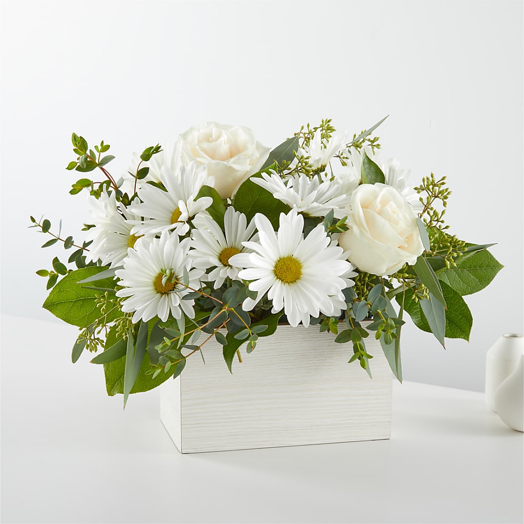Fresh Linen Box Bouquet – LAKELINE FLORIST & GIFTS, Austin TX