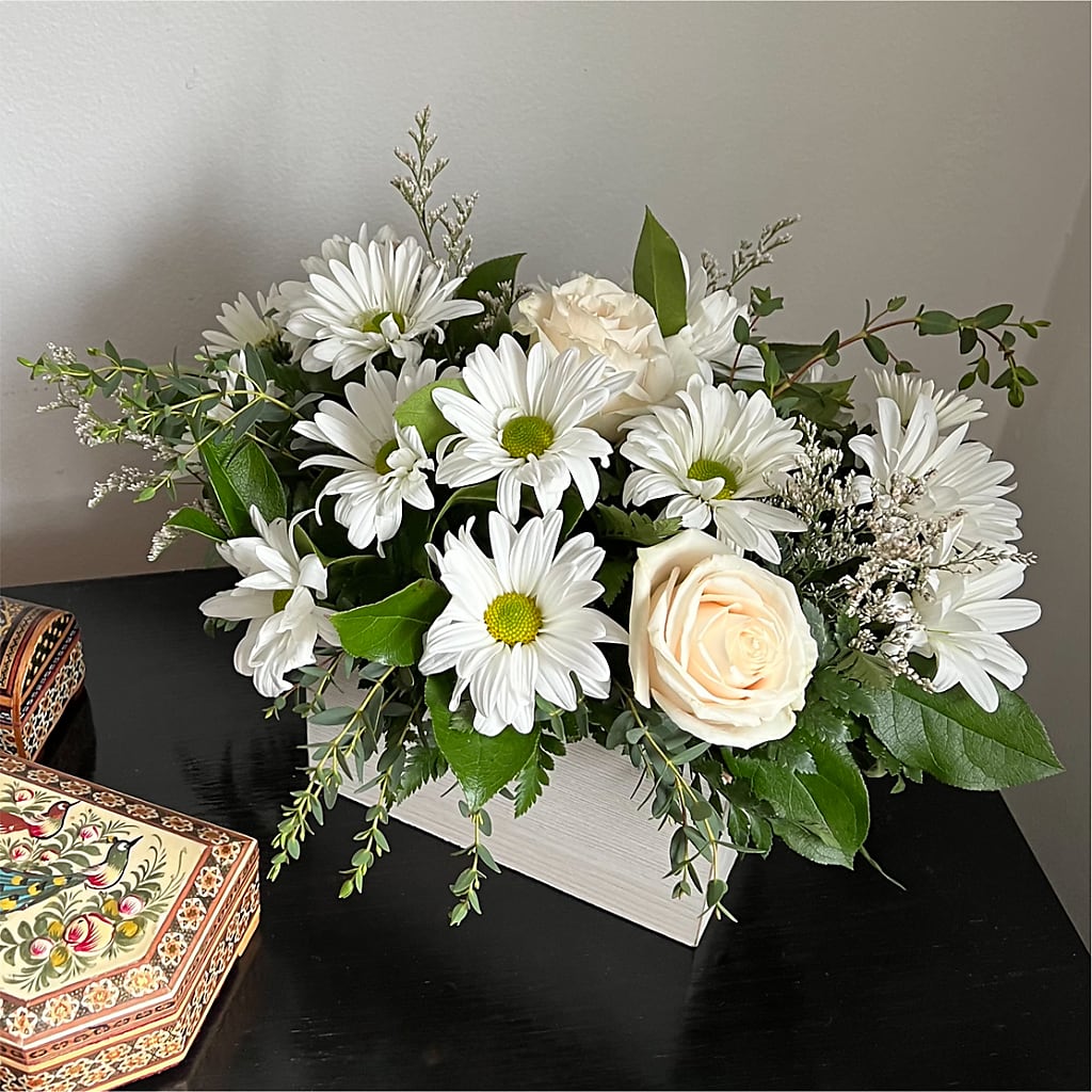 Fresh Linen Box Bouquet – LAKELINE FLORIST & GIFTS, Austin TX