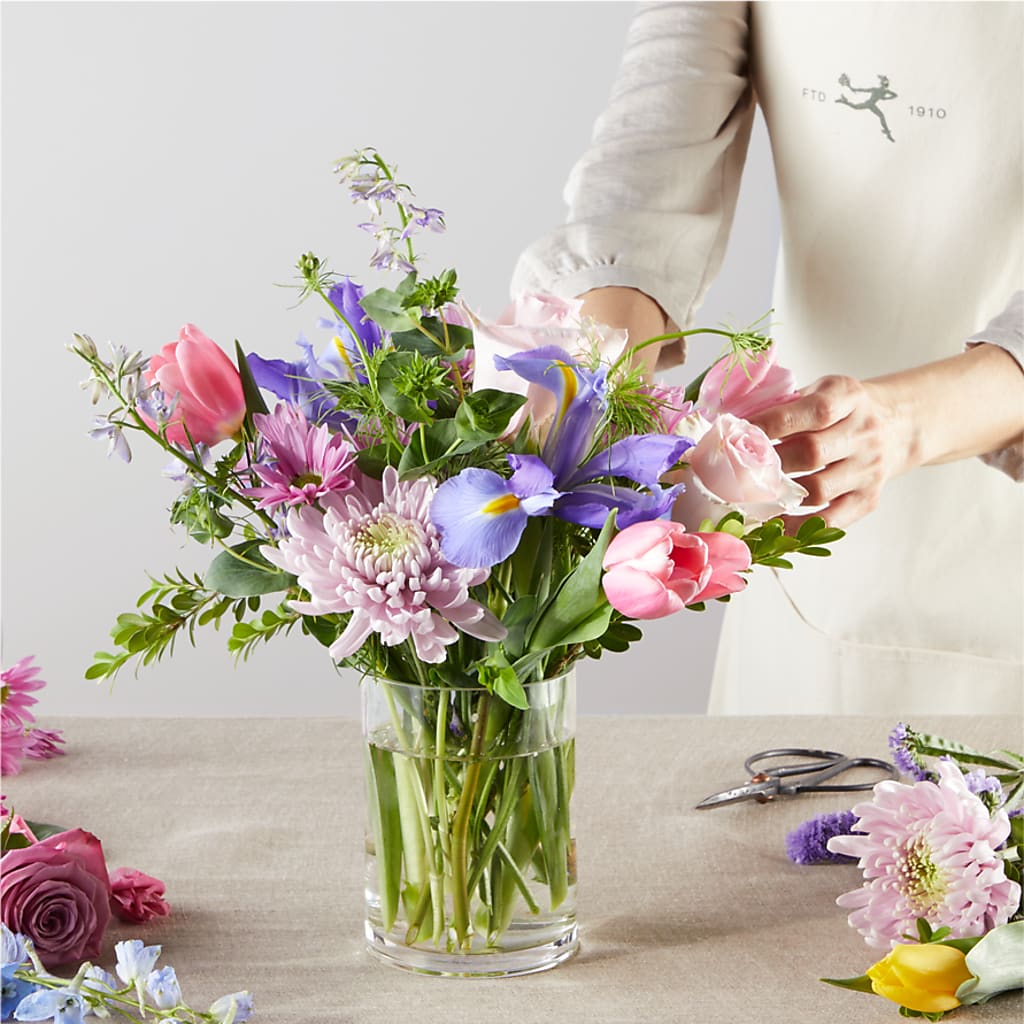 Pastel Tradition - A Florist Original – LAKELINE FLORIST & GIFTS, Austin TX