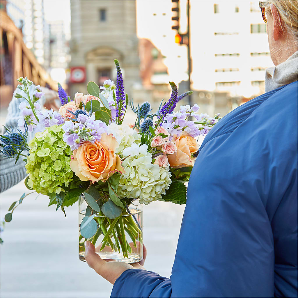 Porch Swing Bouquet – LAKELINE FLORIST & GIFTS, Austin TX